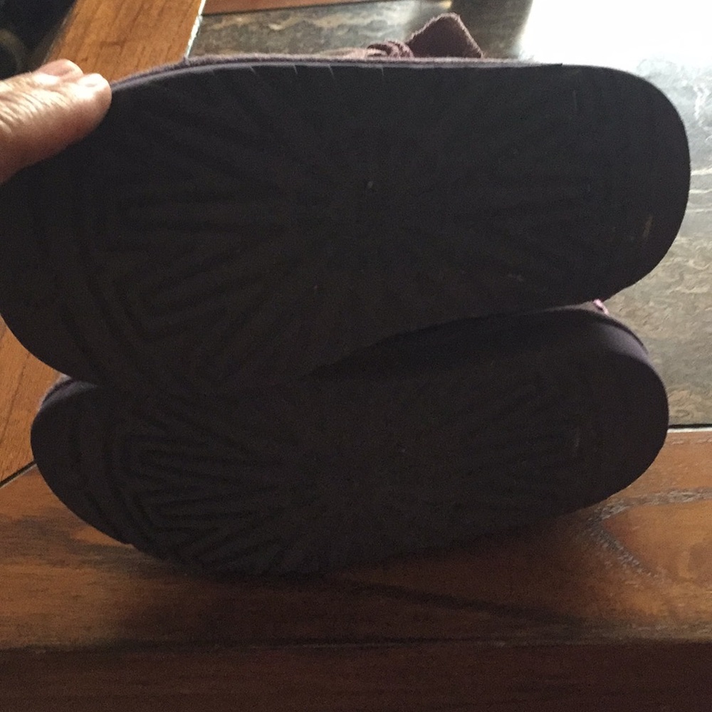 Ugg - Picture 4 of 8